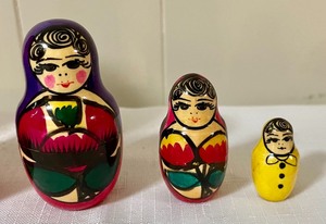 lot 221 image: Neat Nesting Dolls