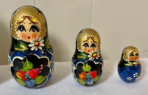 lot 239 image: Nesting Dolls