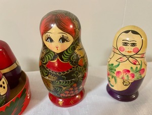 lot 262 image: Nesting Dolls