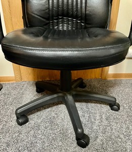 lot 275 image: Outstanding Office Chair