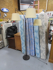 lot 14 image: Floor Lamp