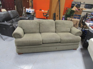 lot 28 image: Lay-Z-Boy Couch