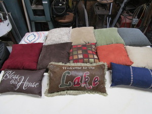 lot 34 image: Decorative Pillows