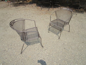 lot 39 image: (2) Patio Chairs
