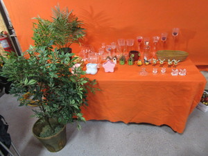 lot 76 image: Misc. Home Decor