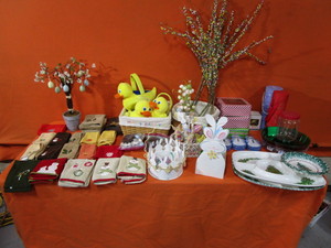 lot 85 image: Christmas & Easter Decorations