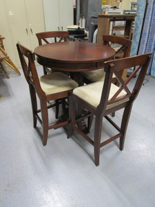 lot 7 image: 36 Bar Table & Chairs 42 Table Height