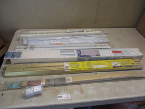 lot 5 image: Window Blinds and Floor Transistion Pieces