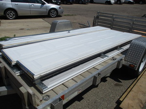 lot 27 image: 10 x 9 Overhead Door
