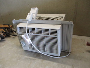 lot 49 image: Arctic King Window AC Unit