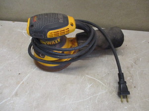 lot 102 image: Dewalt Sander