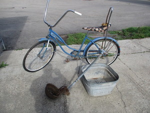 lot 128 image: Vintage Yard Art
