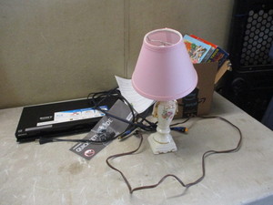 lot 162 image: DVD-Bluray player and puzzles and lamp
