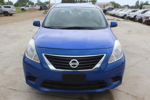 lot 8913 image: 2012 Nissan Versa SV