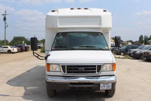 lot 8880 image: 2007 Ford E450 17 Passenger Bus - One Owner - 85,993 Miles -