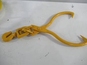 lot 17 image: High-Carbon Steel Swivel Log Skidding Tongs  17 12in. Diameter