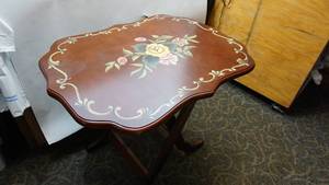 lot 6 image: Decorative Fold Up Table