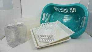 lot 61 image: Turquoise Oval Laundry Basket-Two Rubbermade Trays-Two Itso Quarter Bins-White Plastic Basket-Two 1600 mi Containers W Lid