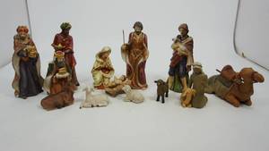 lot 102 image: Thirteen Piece Colorful Ceramic Christmas Nativity Set
