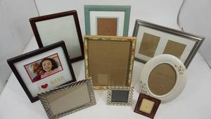 lot 109 image: Nine Picture Frames