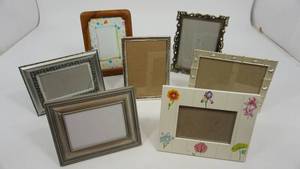 lot 114 image: Seven Picture Frames