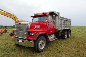 lot 3 image: 1995 Ford LTL 9000 Dump Truck