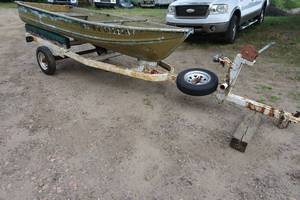 lot 28 image: Wards Sea King Aluminum Boat with Trailer