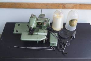 lot 35 image: Rex Heavy Duty Commercial Sewing Machine