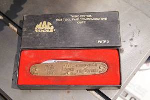 lot 41 image: 1993 Limited Edition MAC Tools Pocket Knife