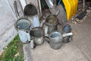 lot 68 image: Vintage Galvanized Oil Cans