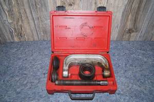 lot 60 image: MAC Tools BJ7025M Ball JointU-Joint Press