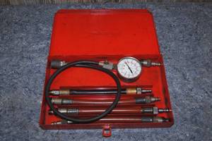 lot 61 image: Vintage Snap-On Tools Compression Tester