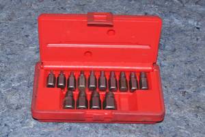 lot 62 image: Snap-On Tools Screw Extractor Set