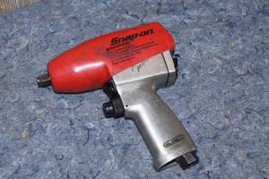 lot 80 image: Snap-On Tools IM31 38 Drive Air Impact Wrench