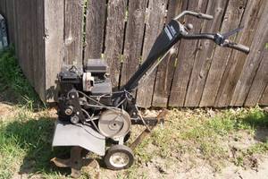 lot 90 image: Craftsman 26 Heavy Duty Roto Tiller