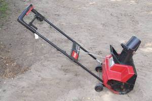 lot 93 image: Toro 1800 Power Curve Snow Blower