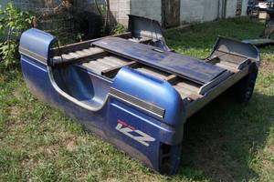 lot 107 image: 1988-98 Chevy Pickup Bed with Tailgate