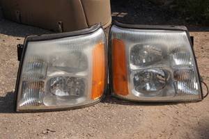 lot 111 image: 2004 Cadillac Escalade Headlights