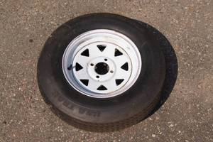lot 117 image: Carlisle Trailer Tire with Wheel - ST17580D13