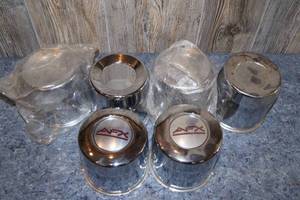 lot 118 image: 6 Chrome Center Caps