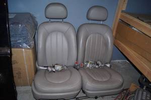 lot 103 image: 2000-2006 Chevrolet Suburban Front Seats