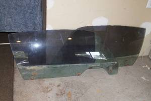 lot 131 image: Front Side Windows for 1977 Pontiac FirebirdTrans Am