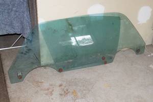 lot 132 image: Front Side Windows for 1977 Pontiac FirebirdTrans Am