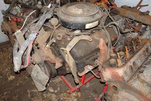 lot 160 image: Engine Block - 400 Cu In