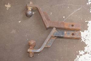lot 165 image: 2 Receiver Hitch Ball Mounts