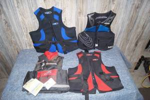 lot 194 image: 4 Adult Life Jackets