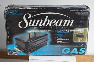 lot 197 image: Sunbeam SG121 Portable Propane Grill