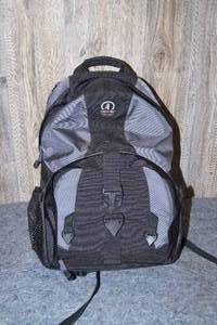 lot 225 image: Tamrac Camera Bag