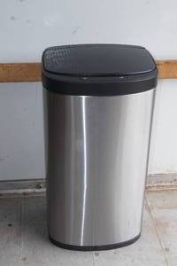 lot 273 image: Kitchen Size Garbage Can - Electric Lid
