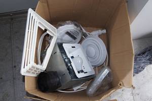 lot 268 image: Bathroom Vent Fan with Light